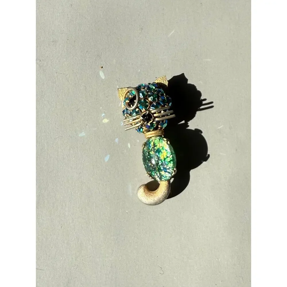 60s AB Rhinestone Winking Cat Brooch Signed Warner Confetti Cabochon Jelly Belly